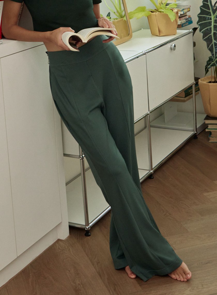 寬腰頭彈性合身微喇叭褲